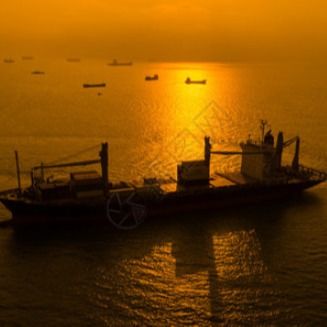 Le fret d'importations-exportations expédiant le processus Chine exporte vers l'expédition globale